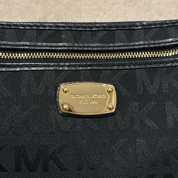 Michael Kors Black Logo Jet Set Wristlet - Picture 2 of 5